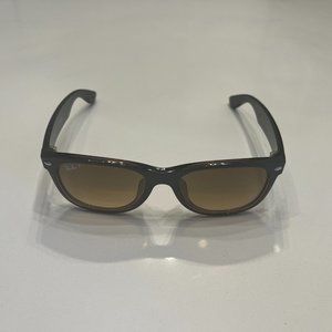 Polarized Wayfarer Ray-Ban Sunglasses